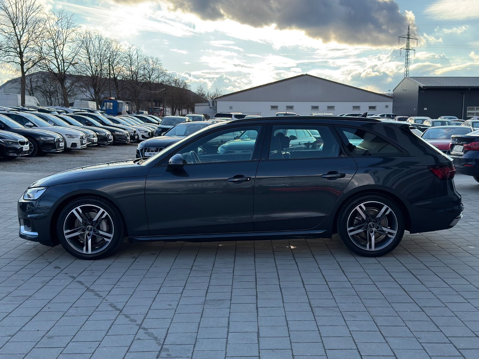Audi A4 Av.40 TDI advanced S-Tr. - Samsaru's Car Outlet