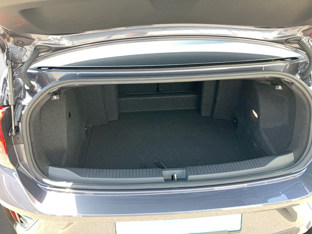 Volkswagen T-Roc R-Line - Samsaru's Car Outlet