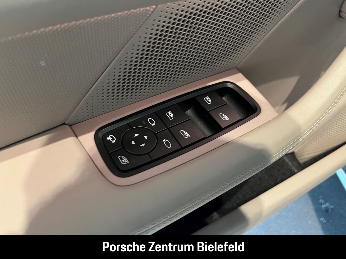 Porsche Taycan 4 Cross Turismo BOSE LED-Matrix Panorama