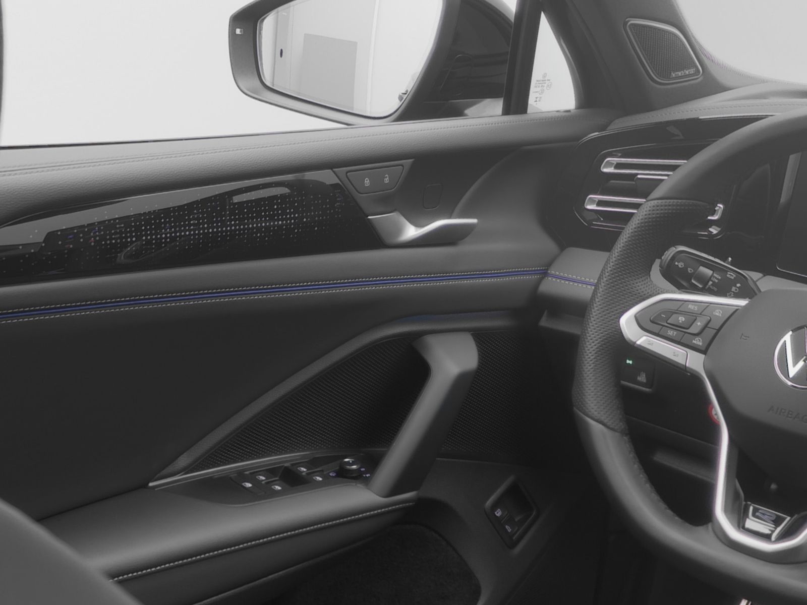 Volkswagen Tiguan R-Line 1.5TSI eHybrid IQ.LIGHT*HARMAN*20"