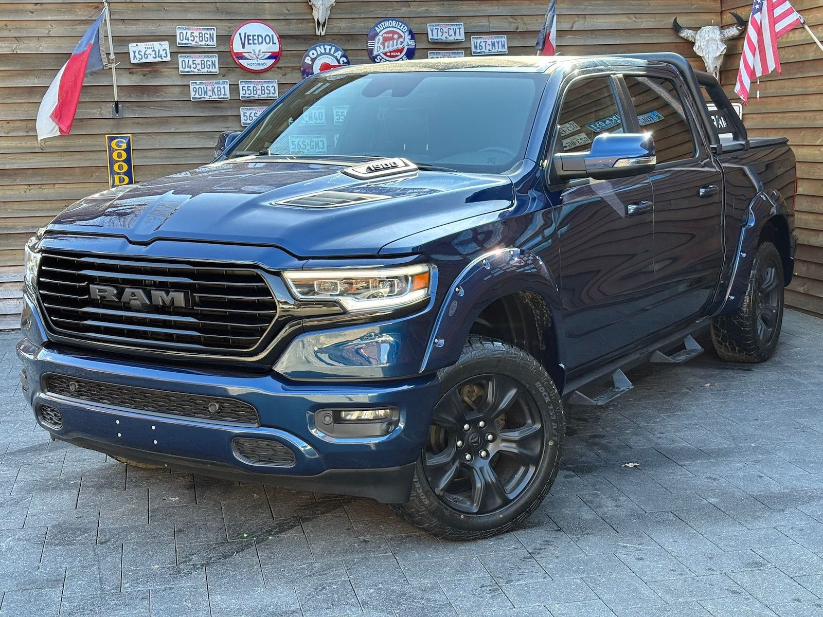 Dodge RAM 1500 Laramie 5,7L 4x4 AHK 12´´LED H&K LPG