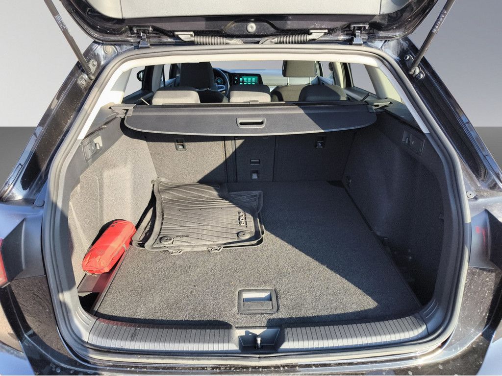 Volkswagen Golf VIII Variant Life - Samsaru's Car Outlet