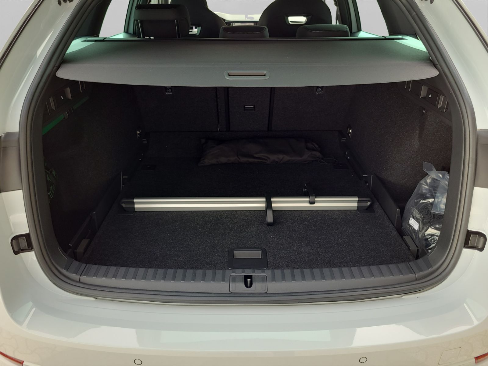 Skoda Octavia Combi 1.5 TSI - Samsaru's Car Outlet