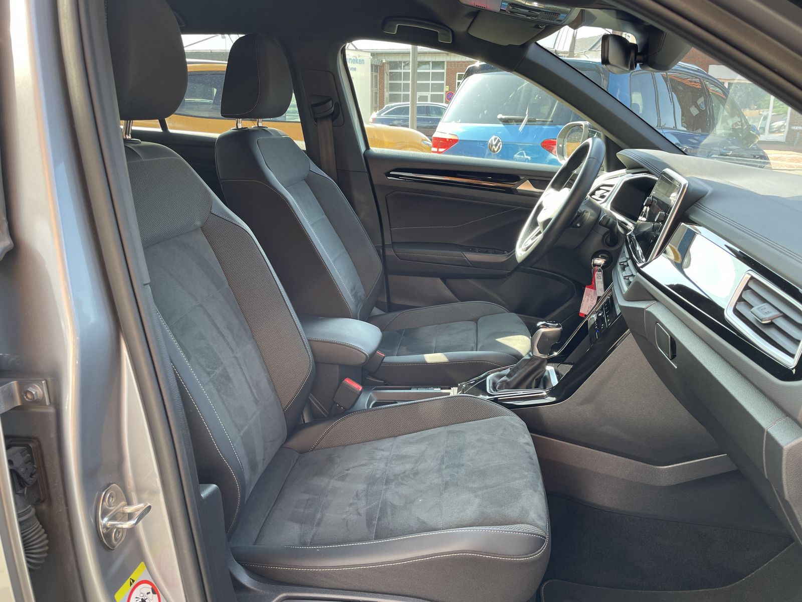 Volkswagen T-Roc 2.0 TDI R-Line - Samsaru's Car Outlet