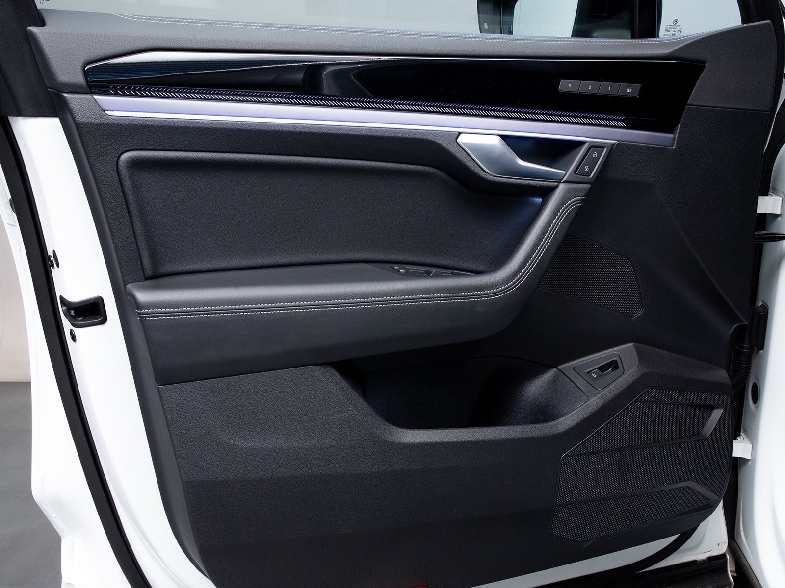 Volkswagen Touareg R-Line - Samsaru's Car Outlet