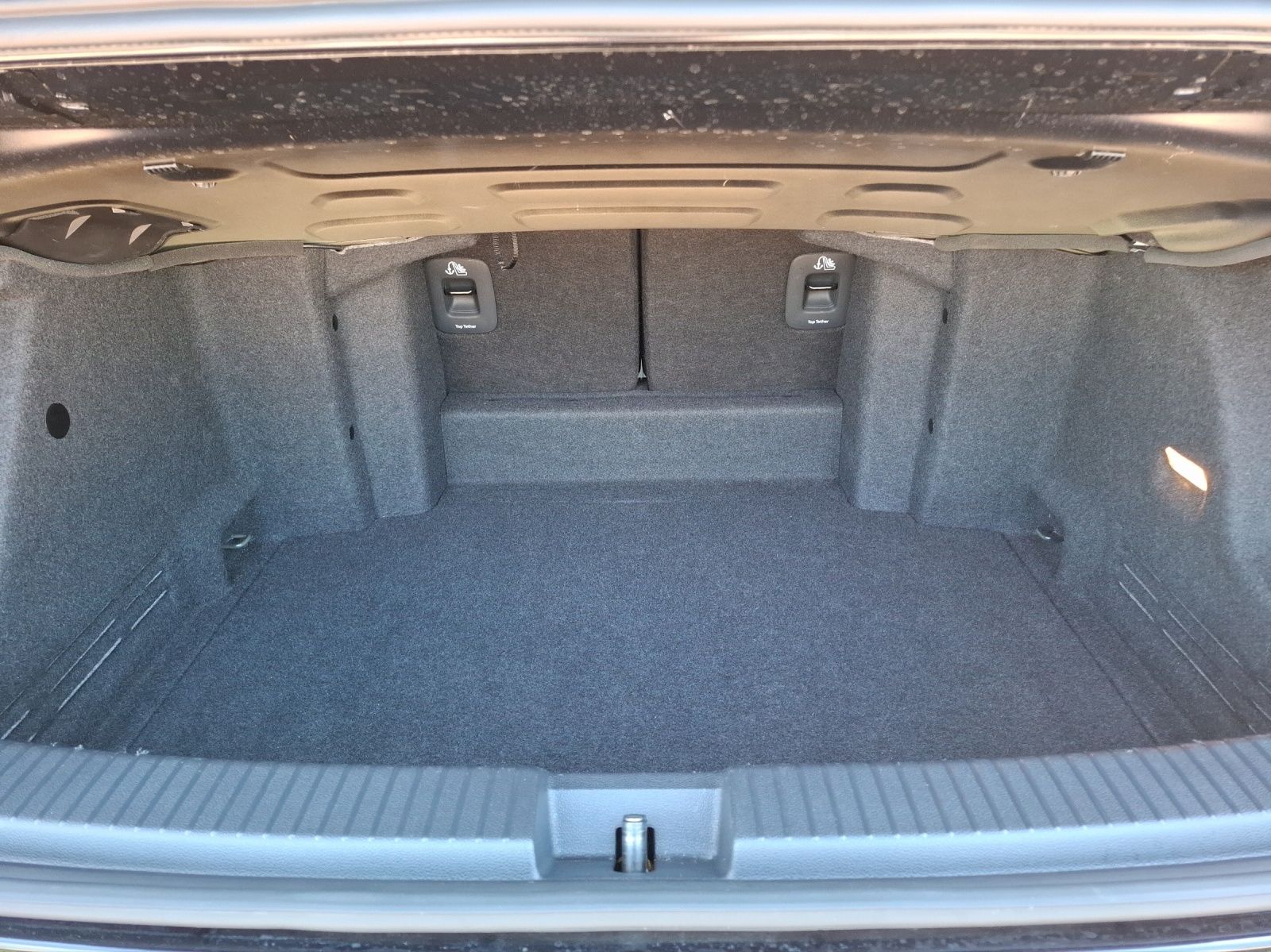 Volkswagen T-Roc TSI R-line DSG - Samsaru's Car Outlet