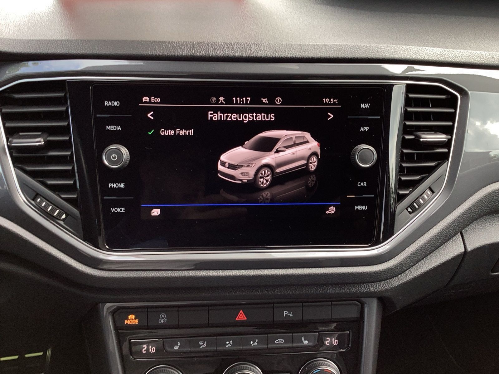 Volkswagen T-Roc 1.5 TSI DSG R-LINE - Samsaru's Car Outlet