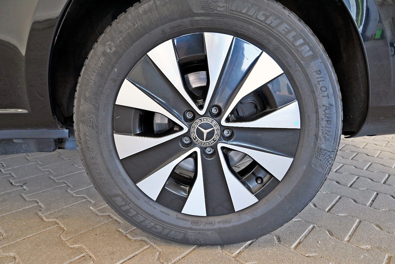 Mercedes-Benz V 300 d Allrad AVANTGARDE XXL - Samsaru's Car Outlet