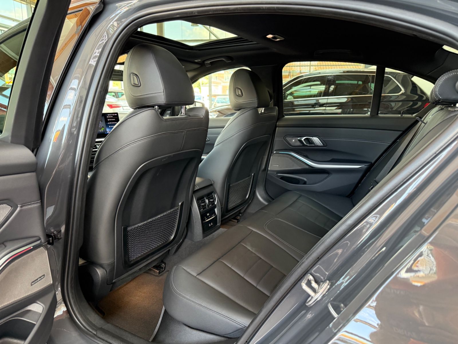 BMW 3 Lim. 330 i M Sport - Samsaru's Car Outlet