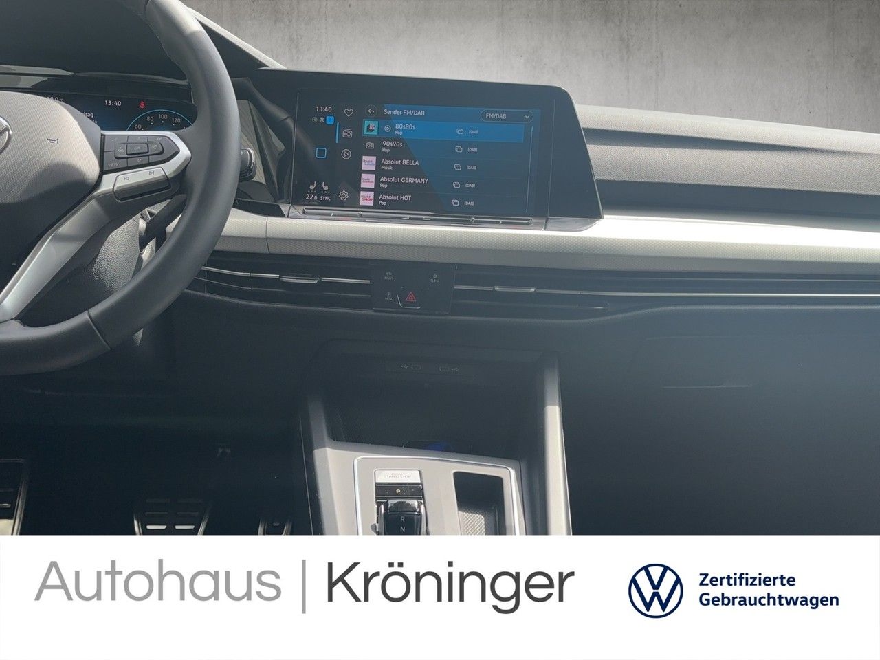 Volkswagen Golf VIII Variant MOVE 1.0 eTSI DSG - Samsaru's Car Outlet