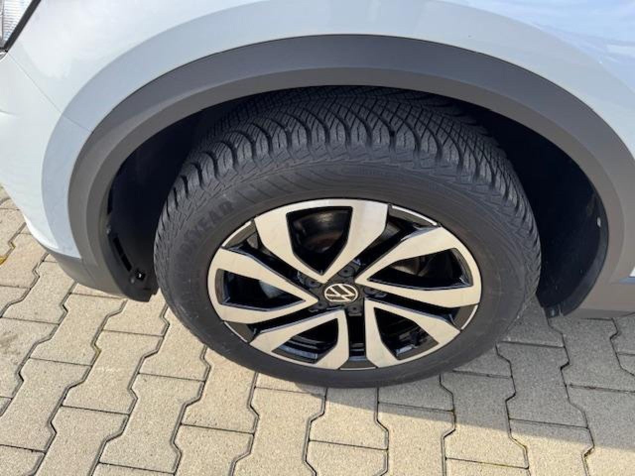 Volkswagen T-Roc Active 1.0 l TSI - Samsaru's Car Outlet