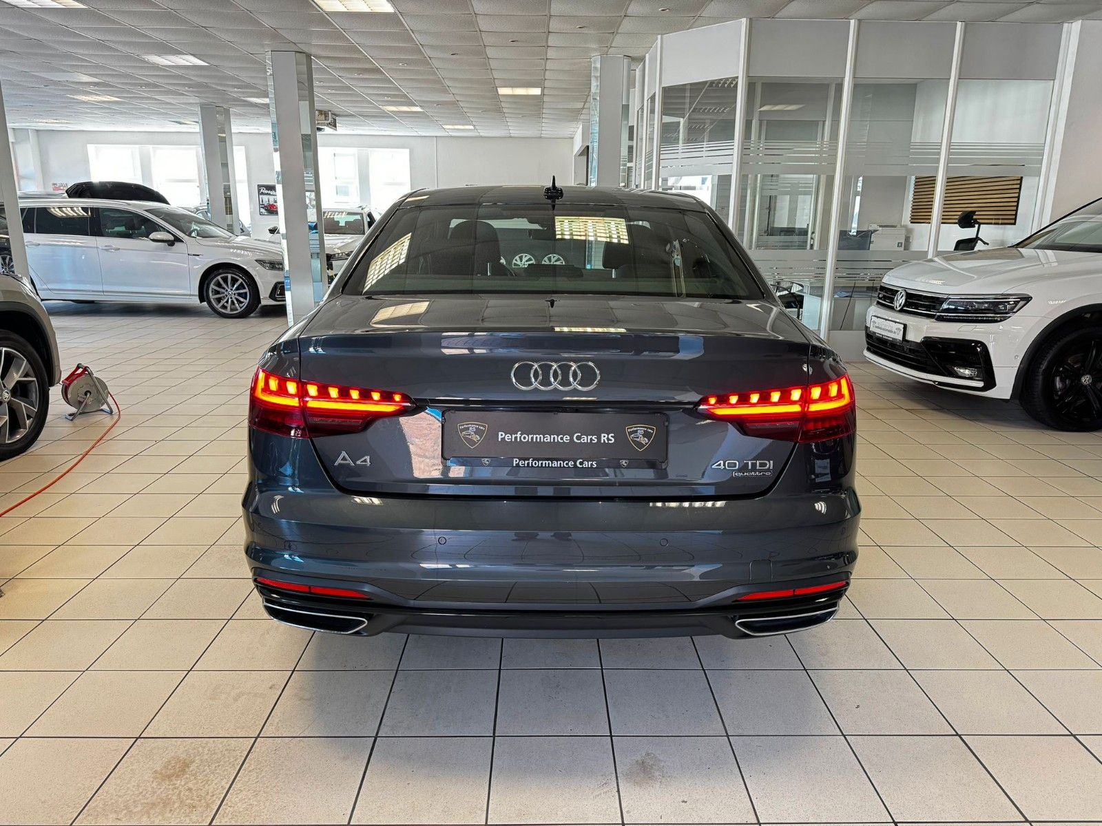 Audi A4 Lim. 40 TDI quattro Black Style - Samsaru's Car Outlet
