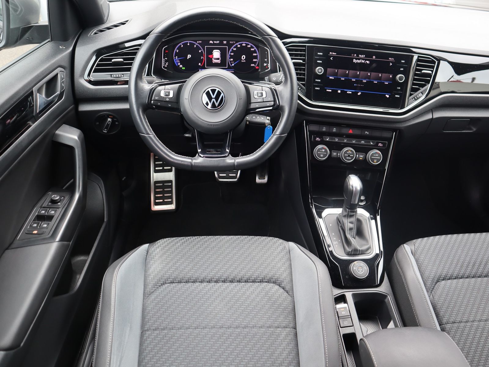 Volkswagen T-Roc 2.0 TSI DSG R 4Motion - Samsaru's Car Outlet
