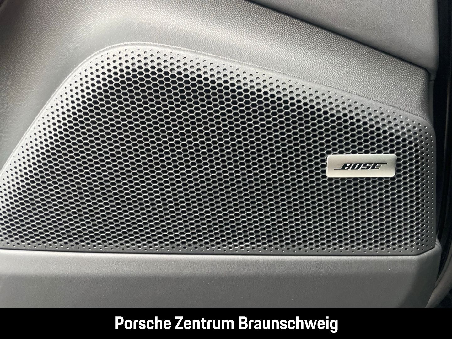 Porsche Macan Turbo BOSE Luftfederung Panoramadach LED