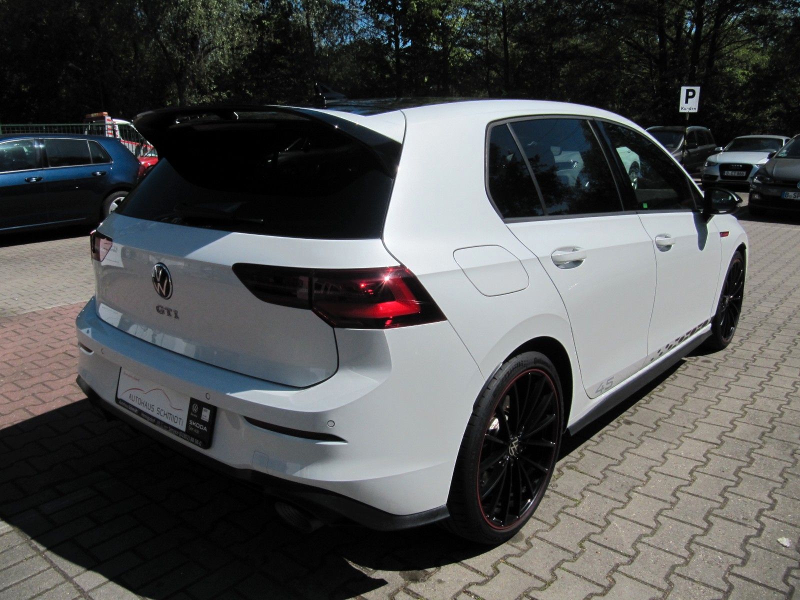 Volkswagen Golf 2.0 GTI - Samsaru's Car Outlet
