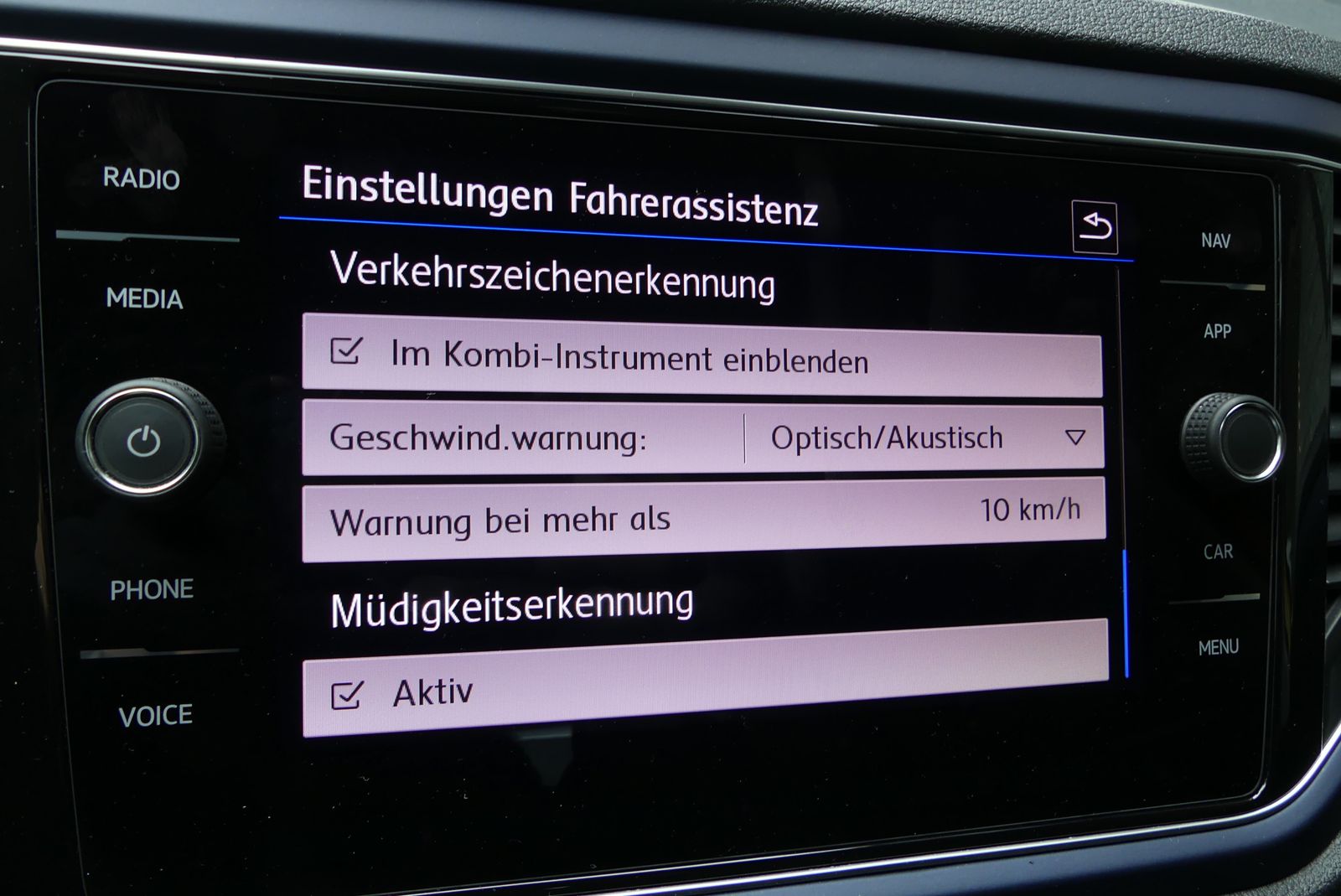 Volkswagen T-Roc United 1.5TSI - Samsaru's Car Outlet