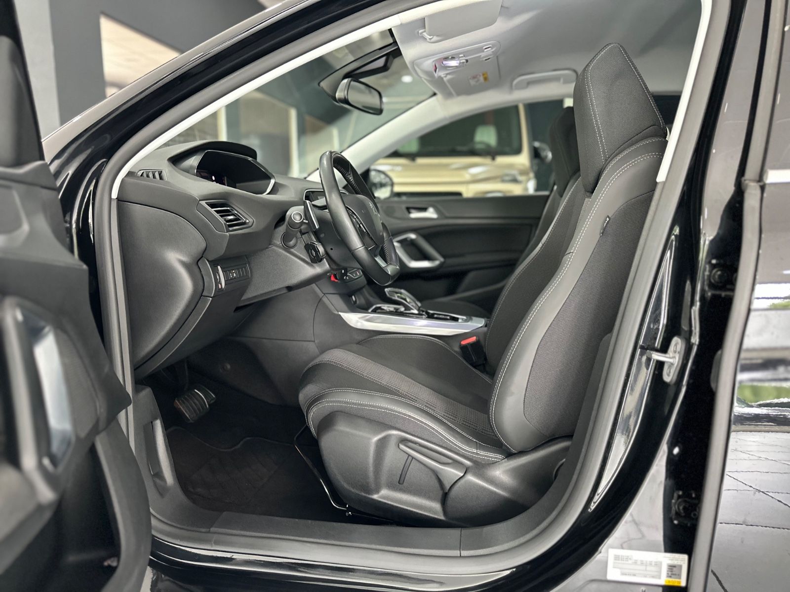 Peugeot 308 SW Allure - Samsaru's Car Outlet