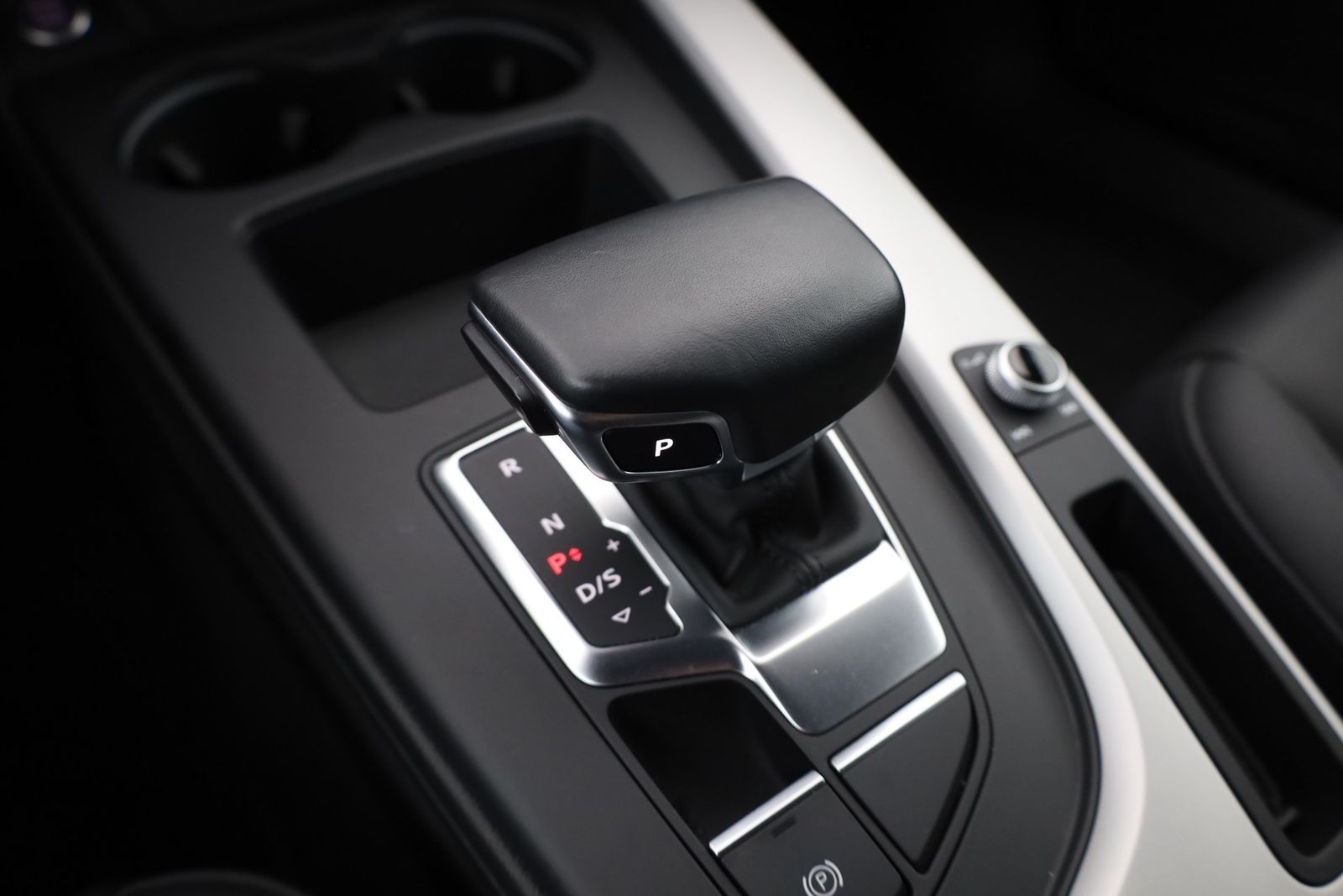 Audi A4 Avant 35 TFSI S-Line - Samsaru's Car Outlet