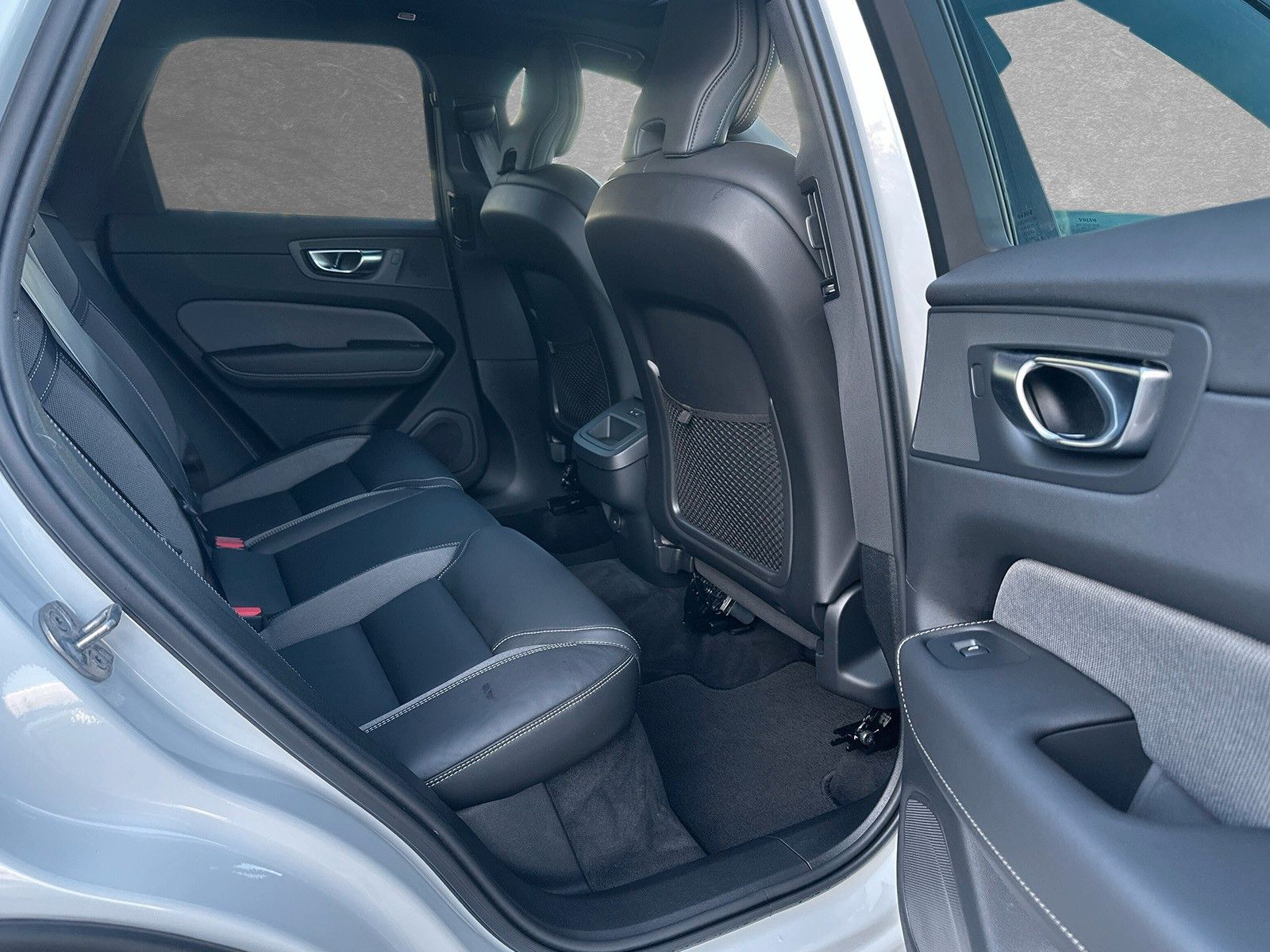 Volvo XC60 B5 AWD Plus Dark AHK ACC BLIS SD