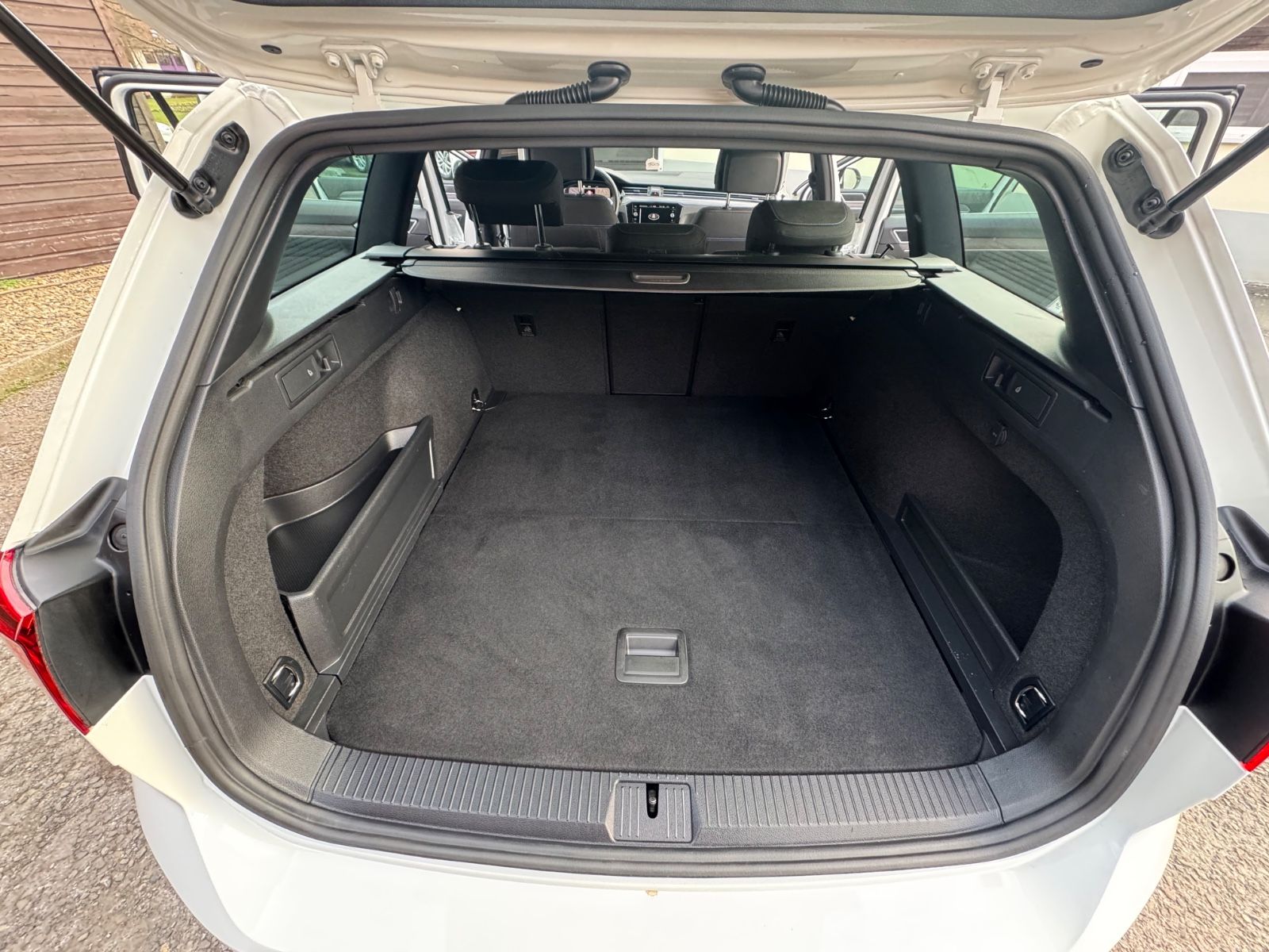 Volkswagen Passat Variant GTE DSG - Samsaru's Car Outlet