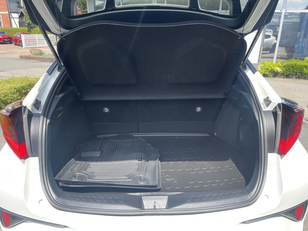 Toyota C-HR 2.0 Hybrid Lounge - Samsaru's Car Outlet