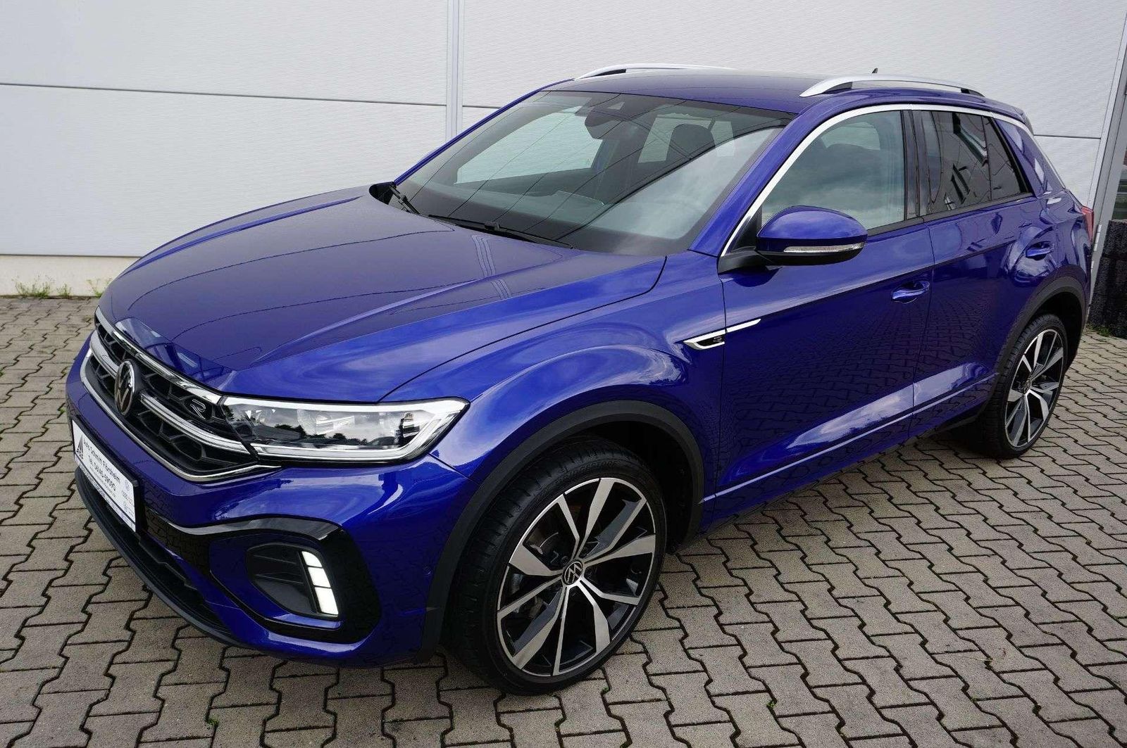 Volkswagen T-Roc R-Line - Samsaru's Car Outlet