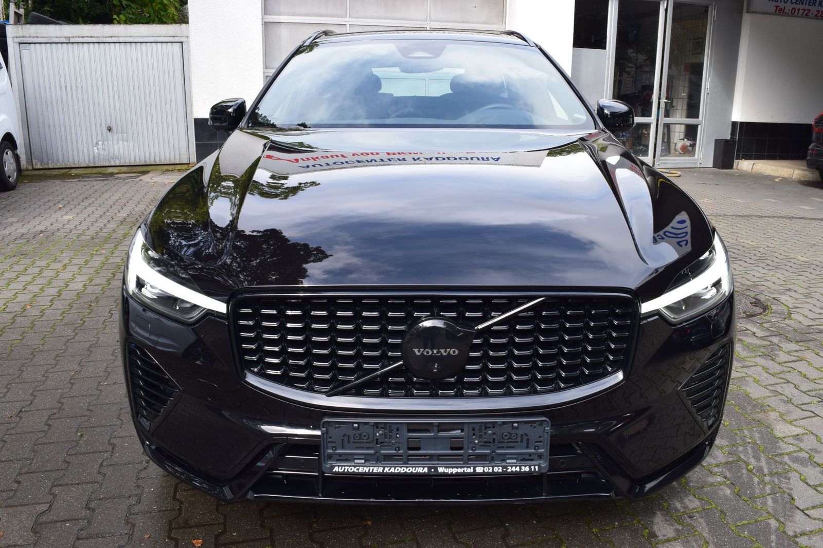 Volvo XC60 T6 Plus Black Edition AHK 360 PANO H&K STH