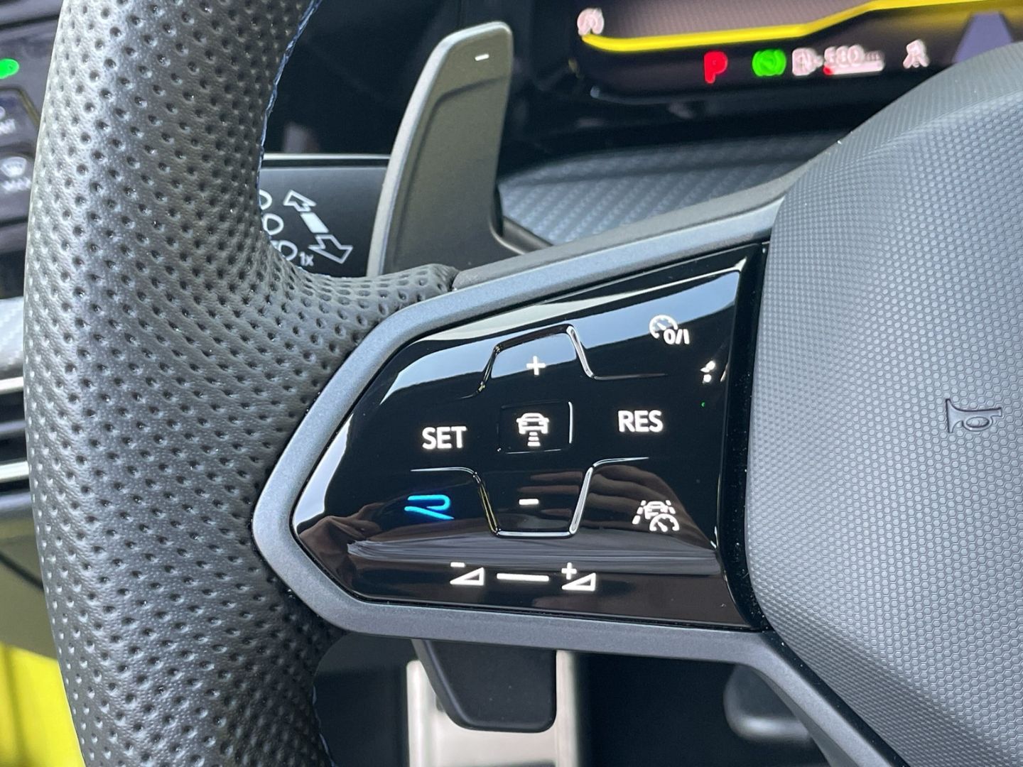 Volkswagen Golf R 333 2.0 TSI DSG 4Motion - Samsaru's Car Outlet