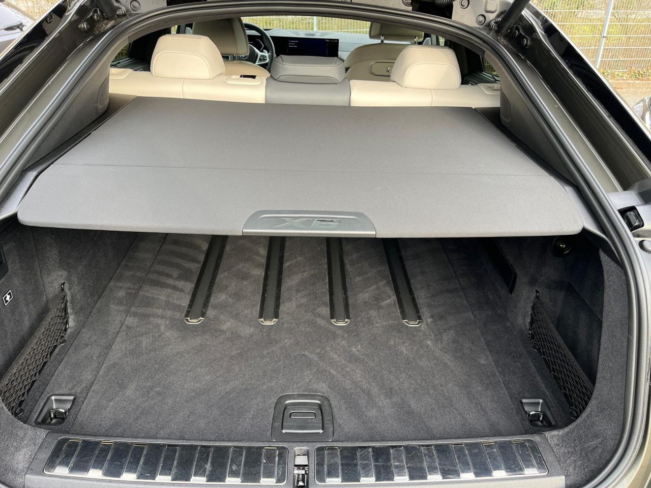 BMW X6 xDr 40dA M SPORT PRO SkyL,StHzg,AHK,B+W,KomSi