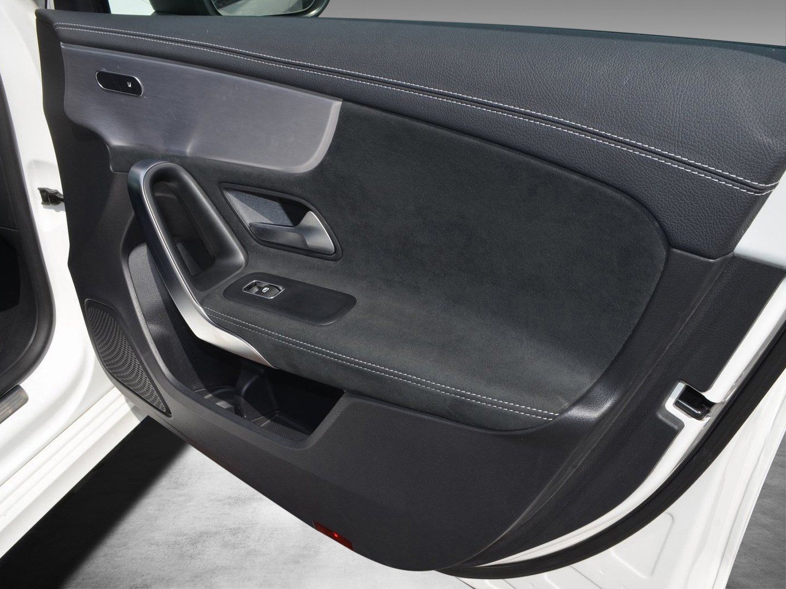 Mercedes-Benz e HYBR EDITION 2020 AMG - Samsaru's Car Outlet