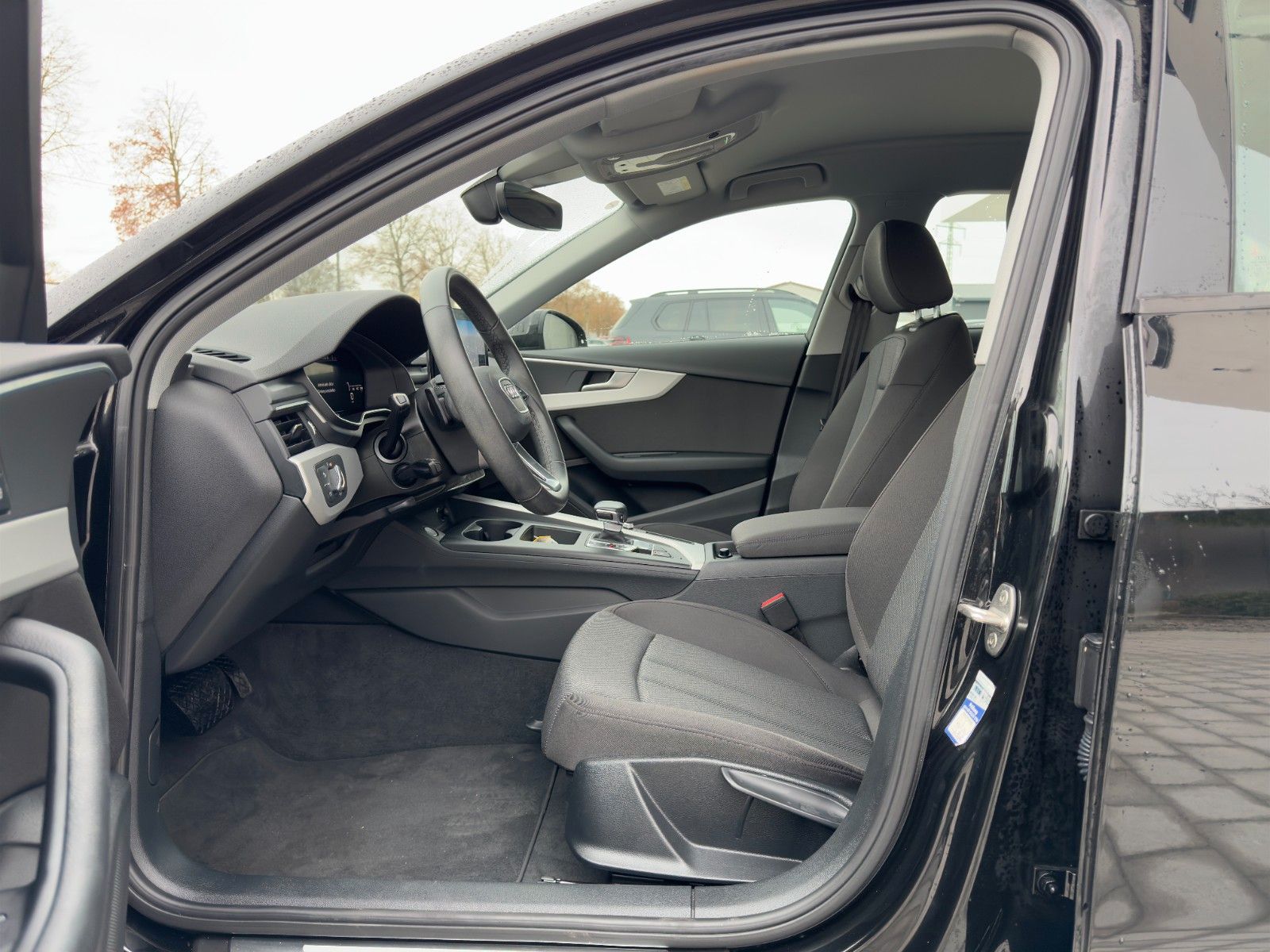 Audi A4 Lim. 40 TDI quattro S-Tr. - Samsaru's Car Outlet