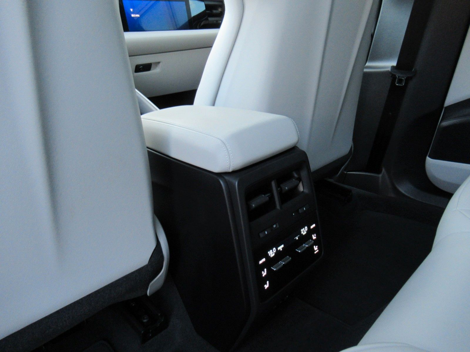 Porsche MACAN 4e HEAD-UP - Samsaru's Car Outlet