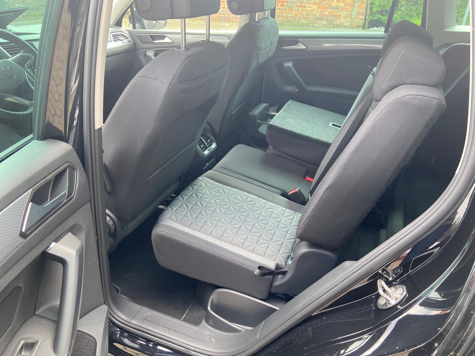 Volkswagen Tiguan Life - Samsaru's Car Outlet