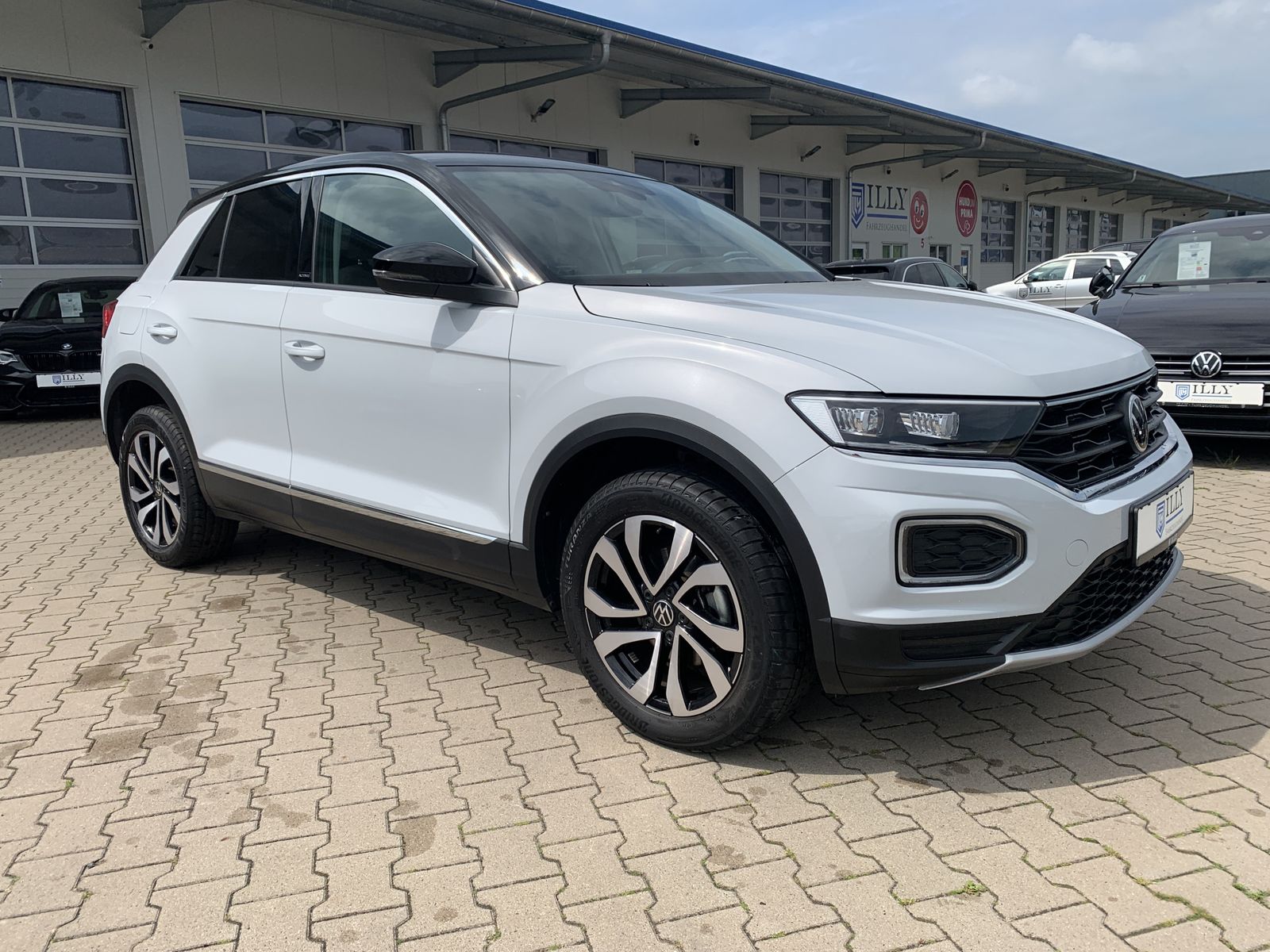 Volkswagen T-Roc 1.5 TSI Active - Samsaru's Car Outlet
