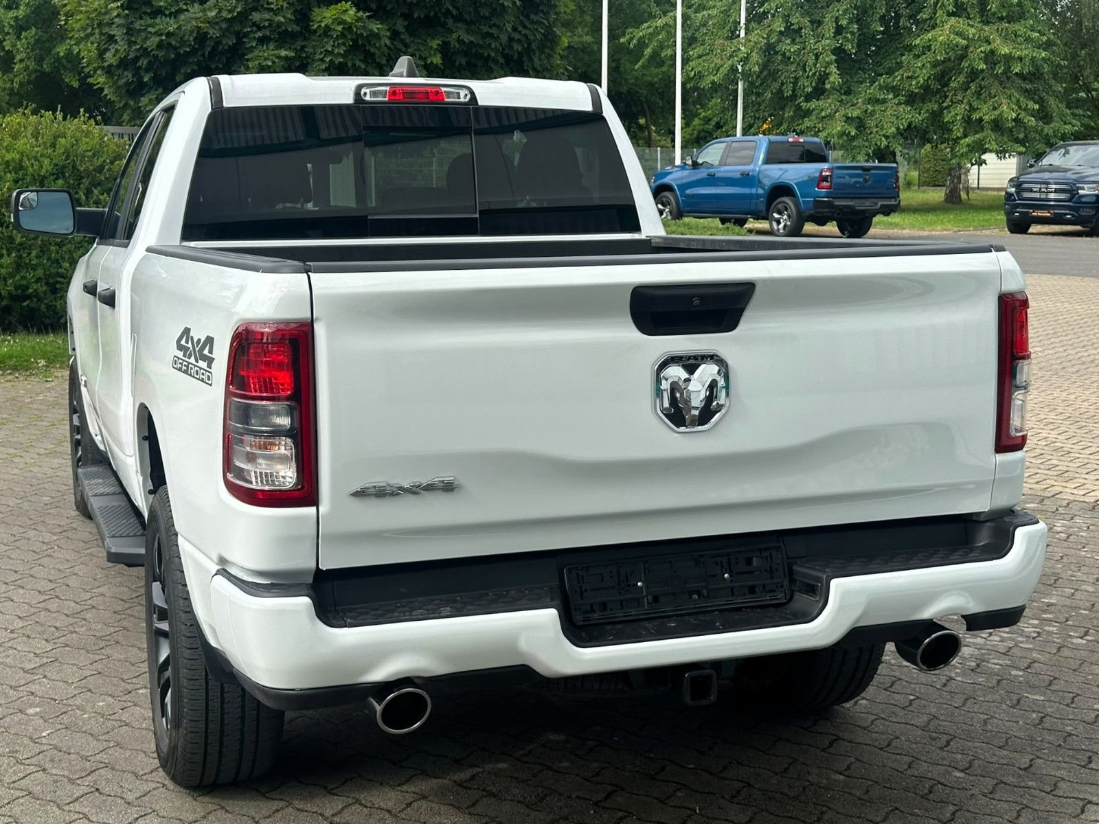 Dodge RAM 1500 5.7l 4x4 Quad Cab , Navi-App