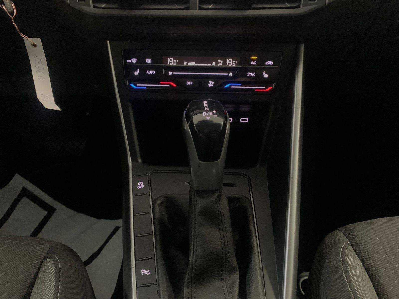 Volkswagen Polo VI 1.0 TSI DSG LIFE - Samsaru's Car Outlet