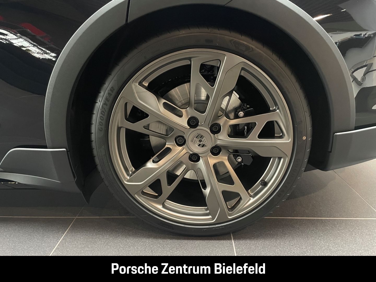 Porsche Taycan Turbo HA-Lenkung InnoDrive Sitzbelüftung