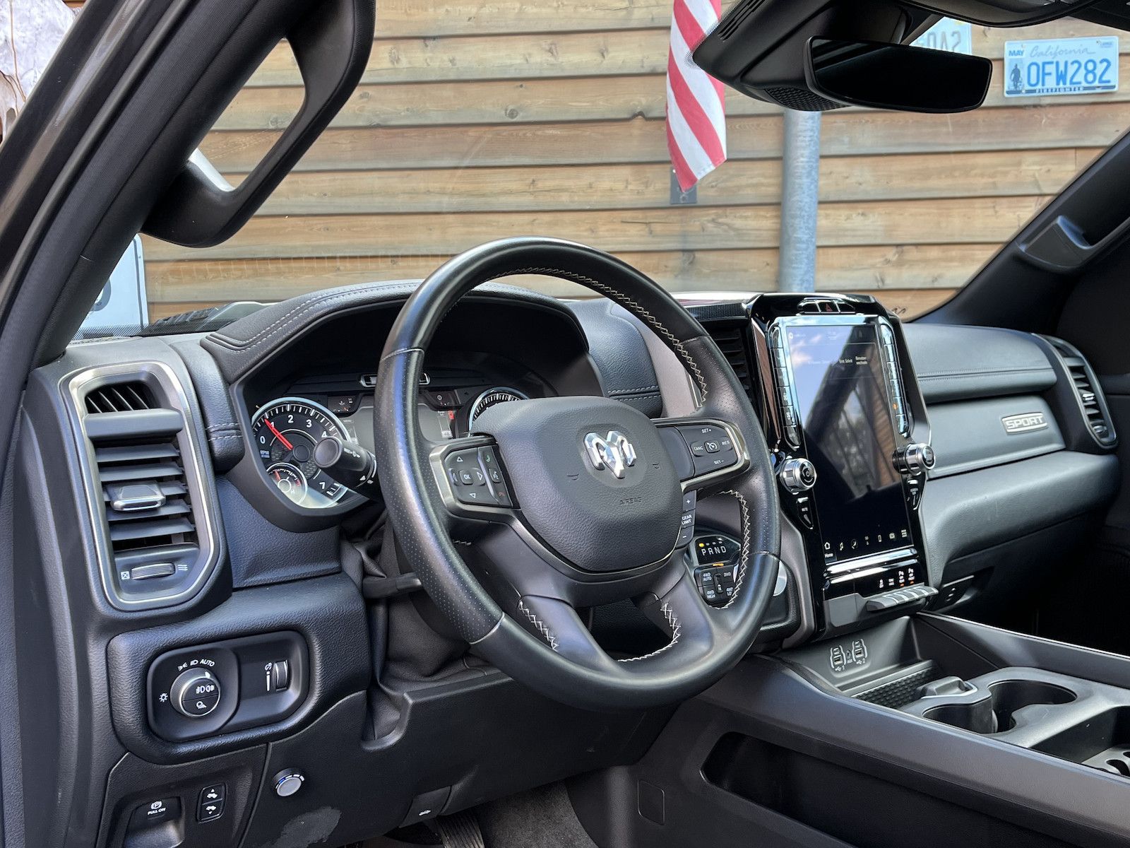 Dodge RAM 1500 SPORT 5,7L Pano 4x4 LPG 12´´ Navi AHK