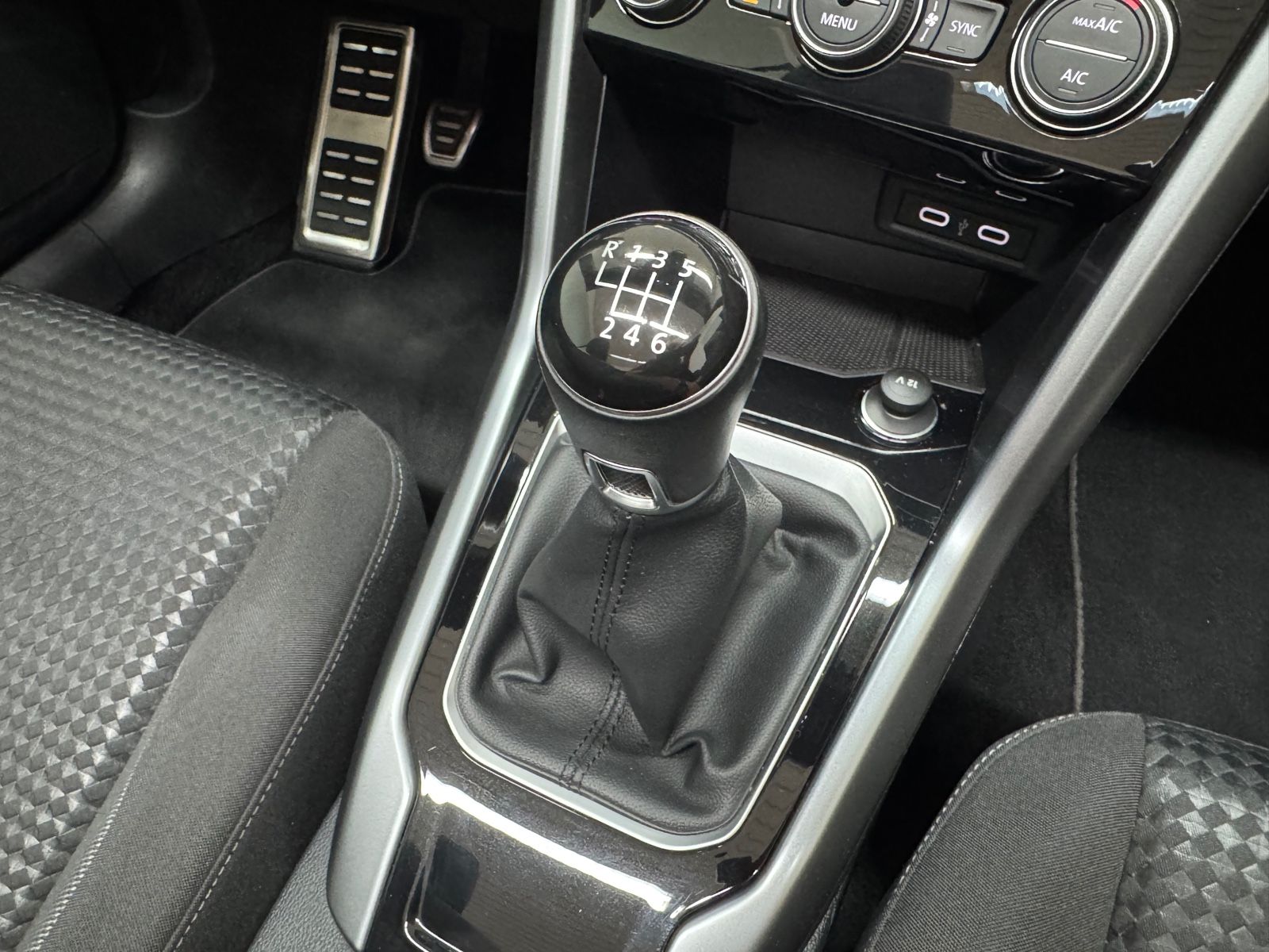 Volkswagen T-Roc Active - Samsaru's Car Outlet