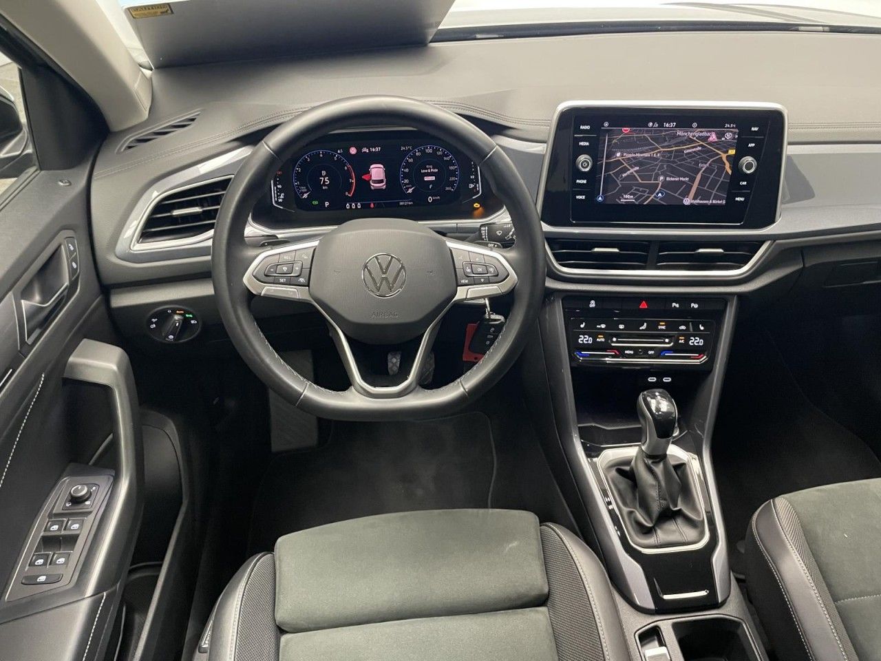 Volkswagen T-Roc 1.5 TSI DSG Style - Samsaru's Car Outlet