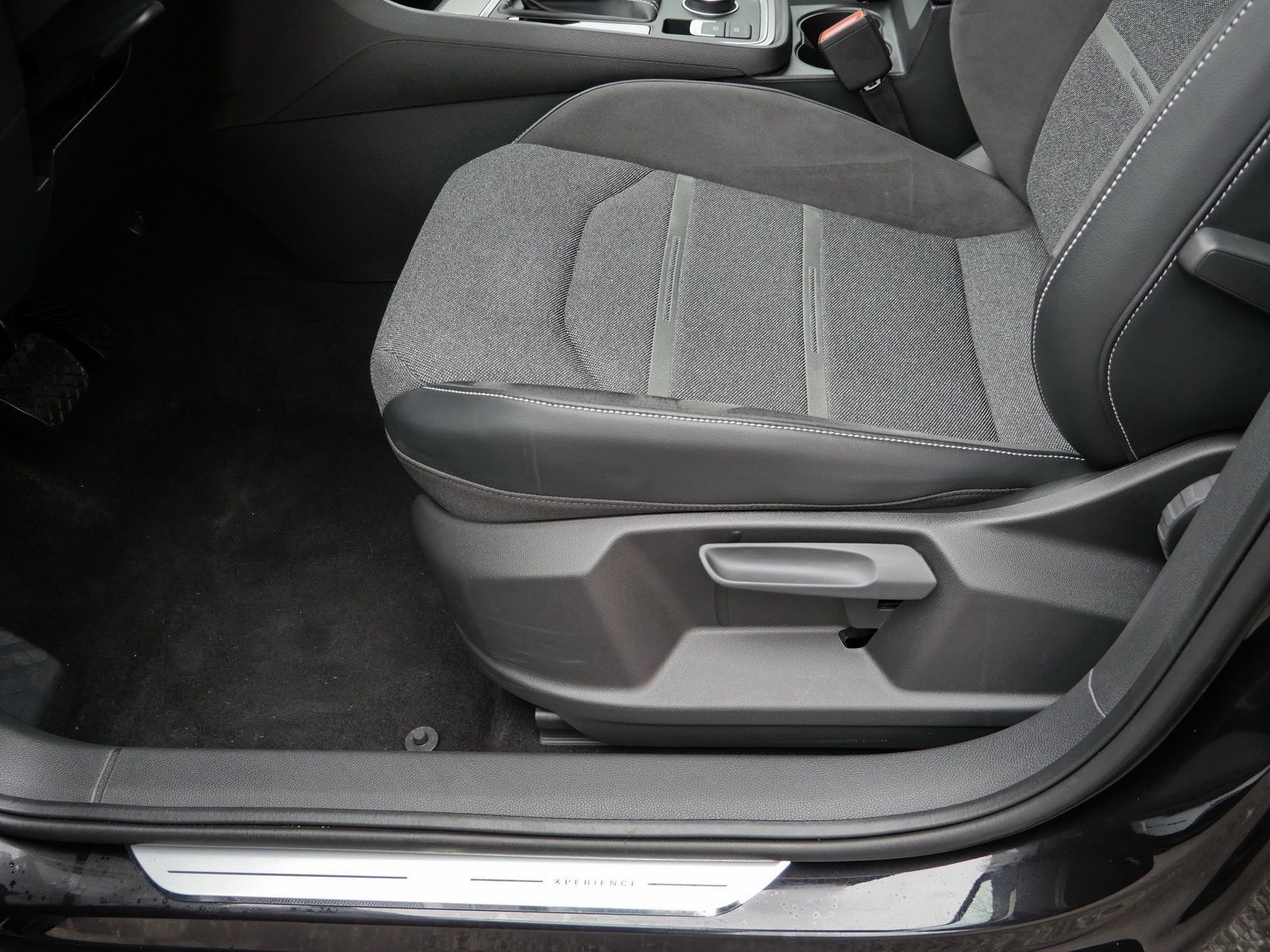 Seat Ateca Xperience 2.0 TDI LED*AHK*RFK*ACC*Navi