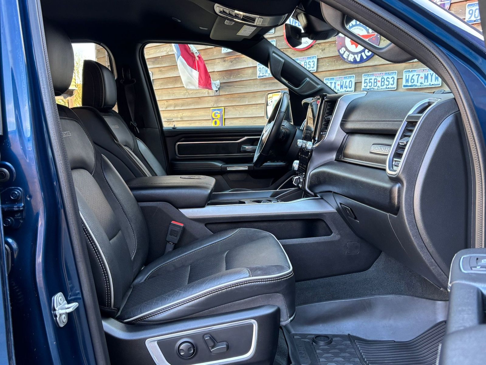 Dodge RAM 1500 Laramie 5,7L 4x4 AHK 12´´LED H&K LPG
