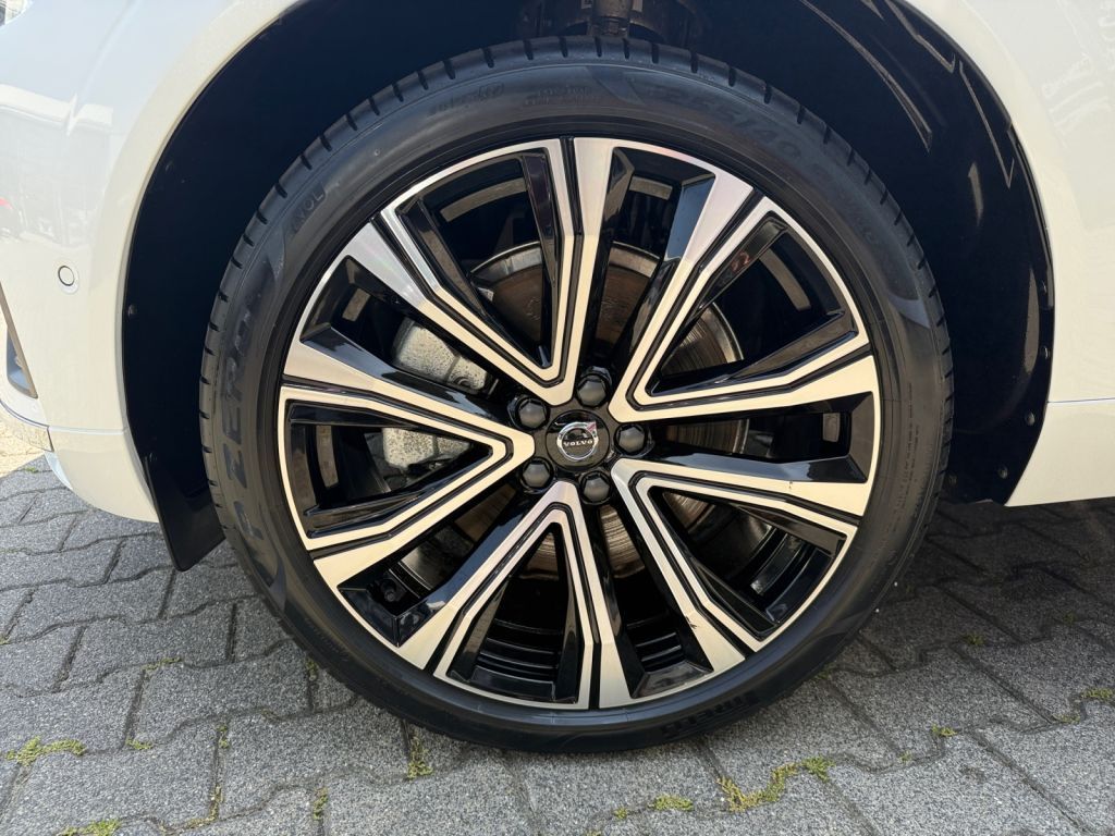 Volvo XC60 T6 AWD Recharge Plus Bright Luftfahrwerk AH