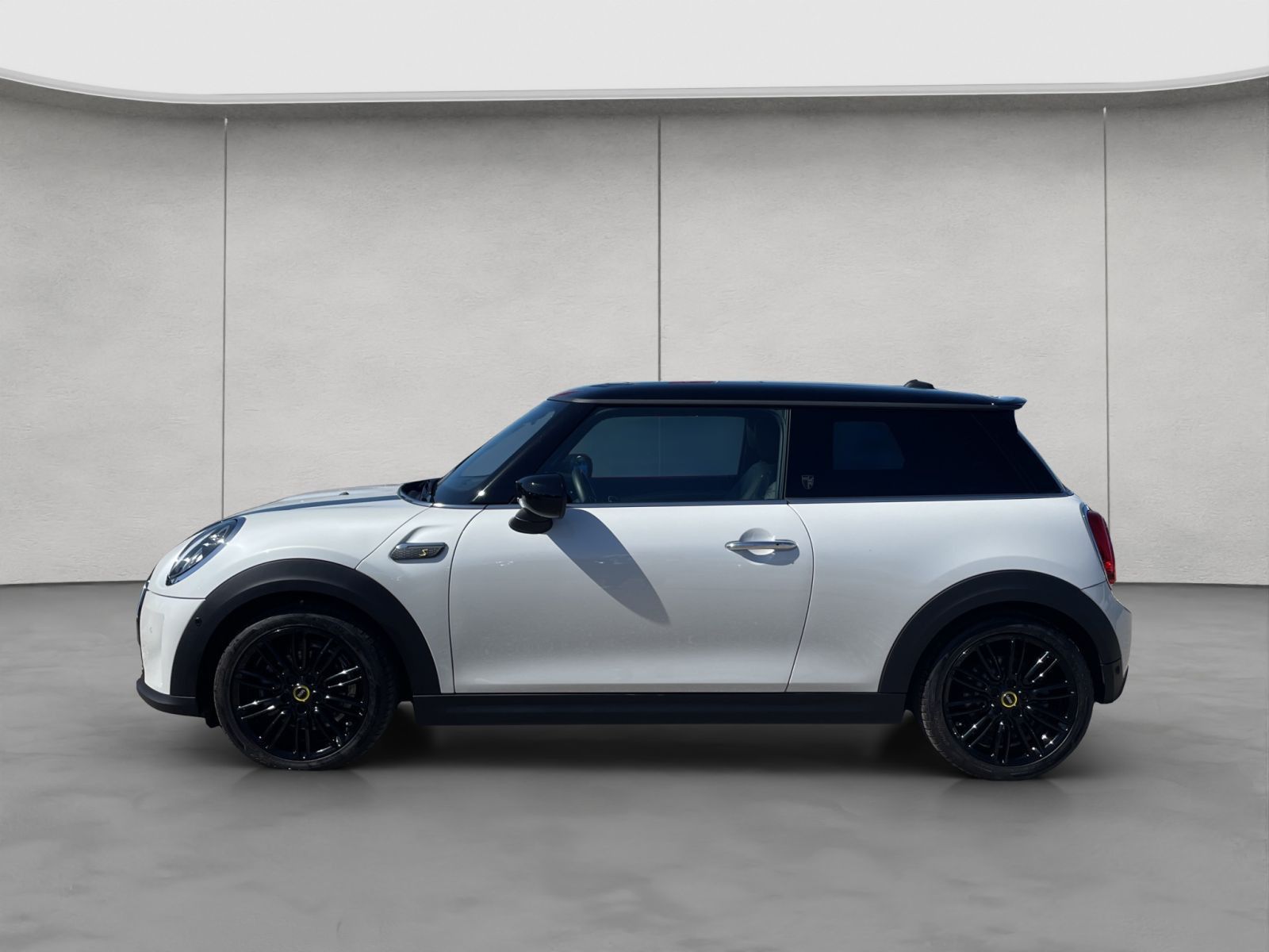 MINI Cooper SE MINI Yours Trim - Samsaru's Car Outlet