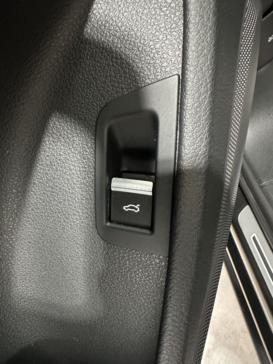 Audi Q7 50 TDI S-Line Black 7Sitzer NAV+MATRIX+AHK+VC