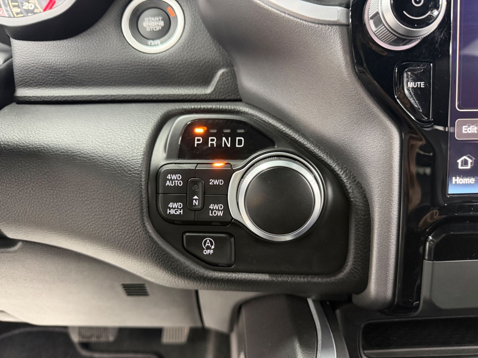 Dodge RAM 1500 5.7 4x4 eTORQUE Bigh. Crew./12"Display/