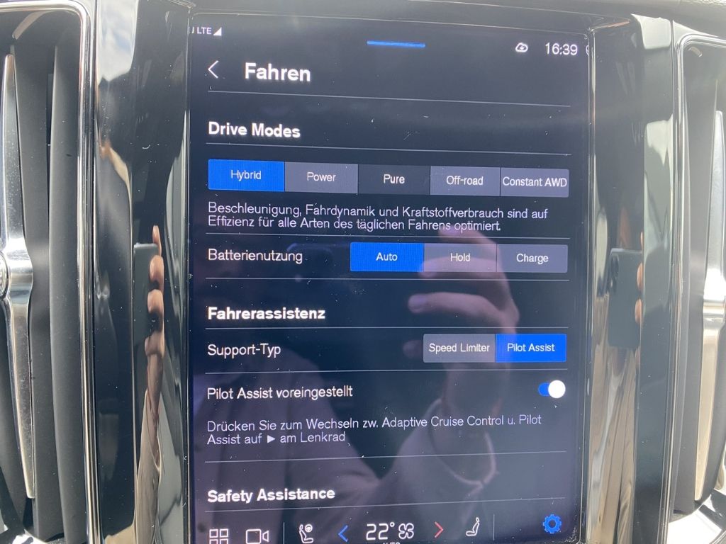 Volvo XC60 R Design Recharge Plug-In Hybrid AWD T8 Twi