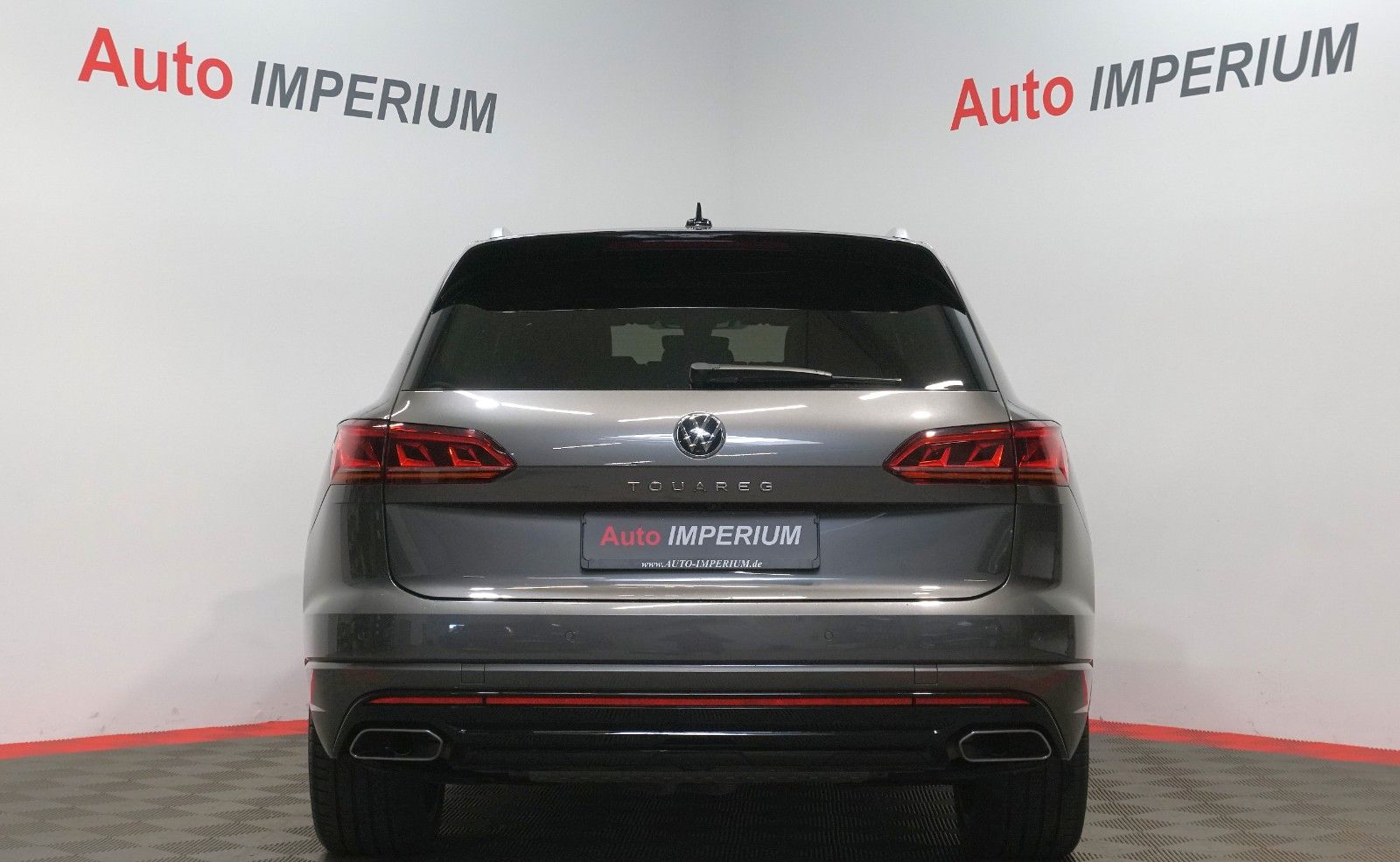 Volkswagen Touareg 3.0 TSI R-Line 4Motion - Samsaru's Car Outlet