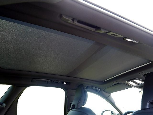 Volvo XC60 B4 Plus Dark SHZ H/K HGSD NAVI FACEL. LED