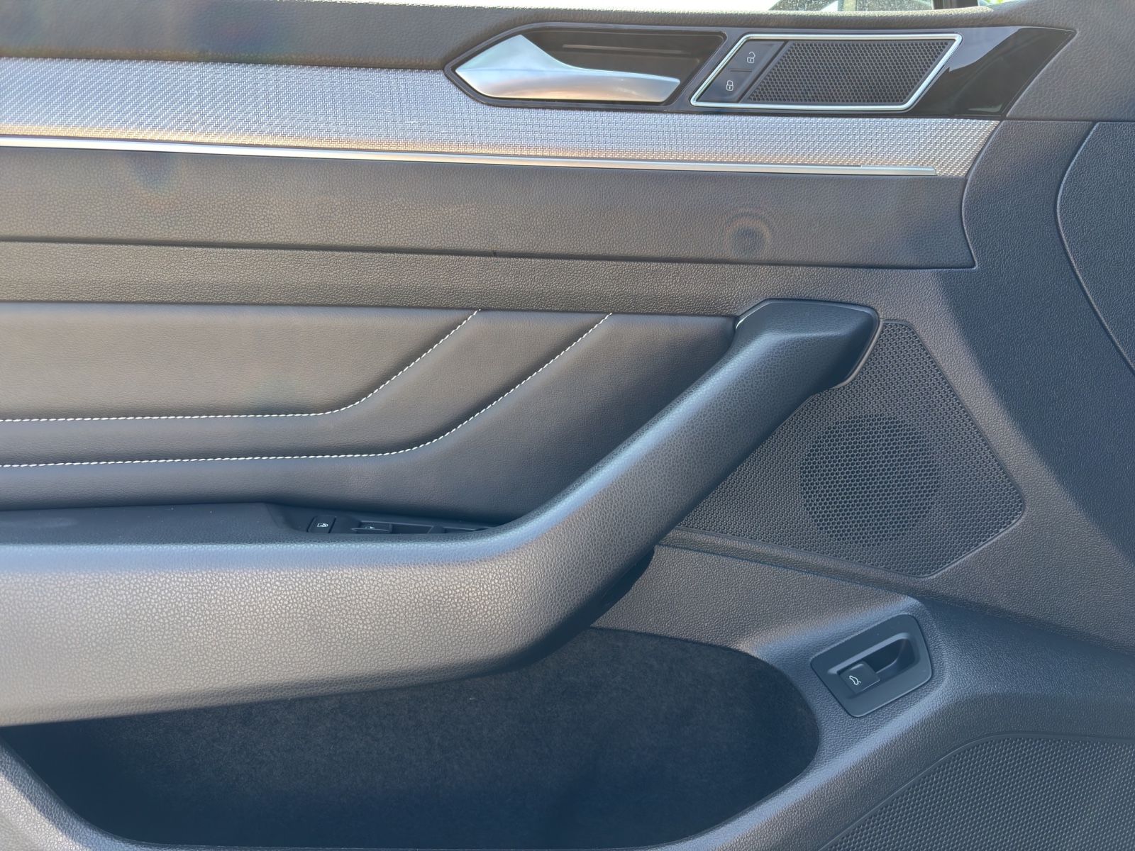 Volkswagen Passat R Line - Samsaru's Car Outlet